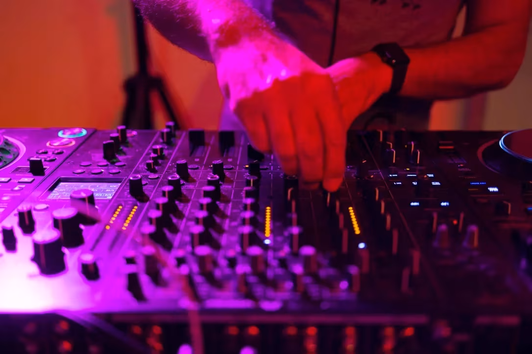 The Art of DeeJaying